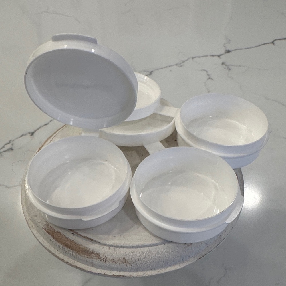 Vintage MAC White Refillable Compact Pods Set - Picture 6 of 7